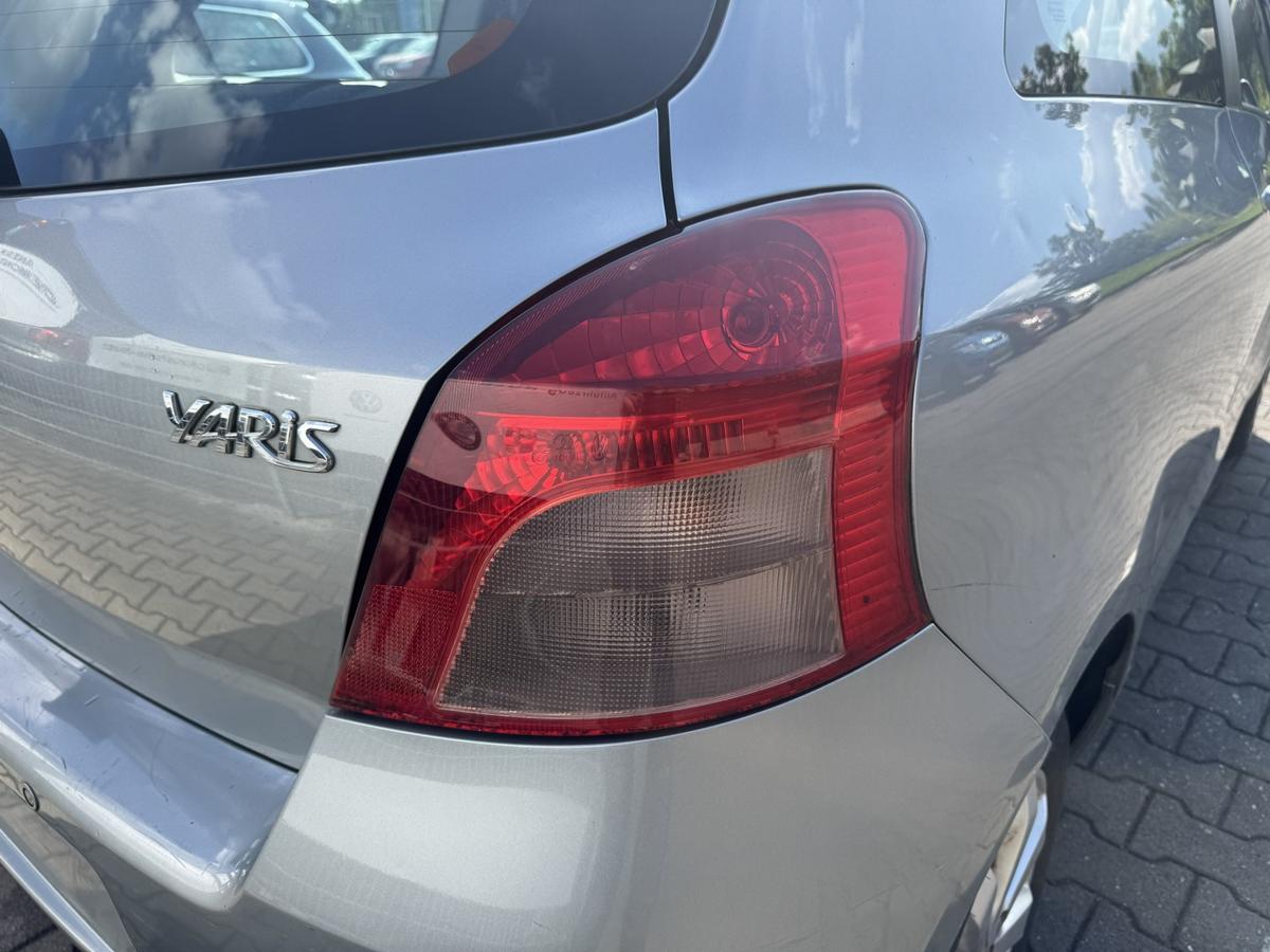Toyota Yaris XP9 original R&uuml;cklicht R&uuml;ckleuchte Schlussleuchte rechts Bj.2009